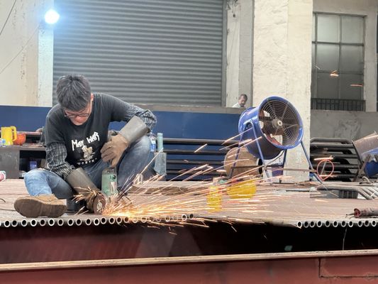 SA 210 A1 उच्च दबाव अनुप्रयोगों के लिए मिश्र धातु स्टील दबाव पोत दीवार प्रणाली